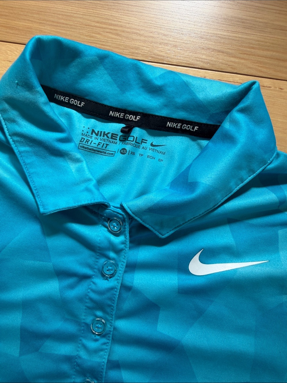 Nike Golf Women’s Turquoise Geometric Print Button-Down Polo - Picture 3 of 5